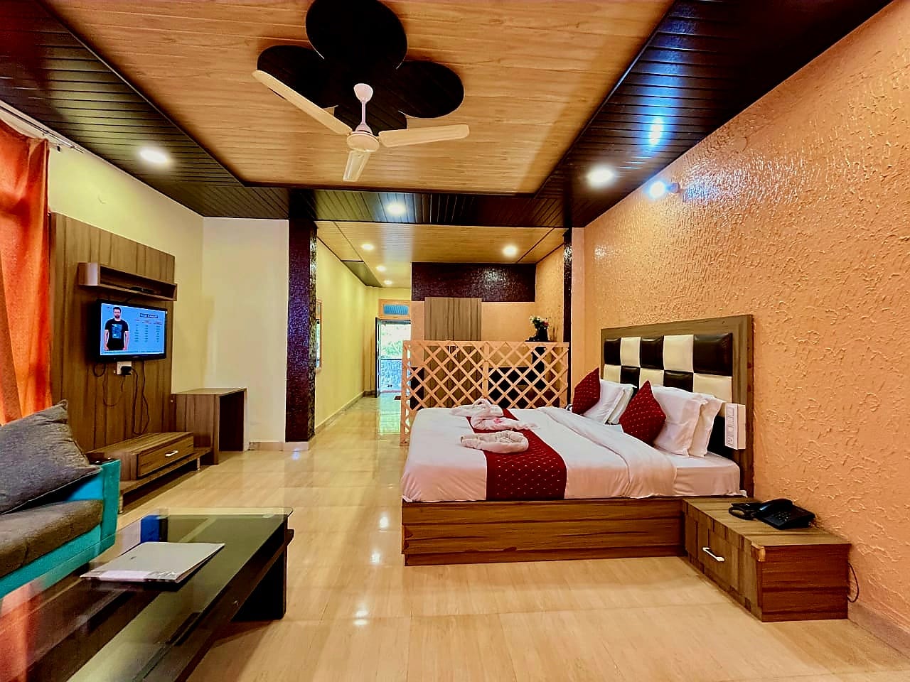 Premium Deluxe Room at Shining Star Hotel